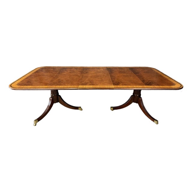 Late 20th Century Baker Furniture Stately Homes Collection Georgian Flamed Mahogany Dining Table With Leaf For Sale