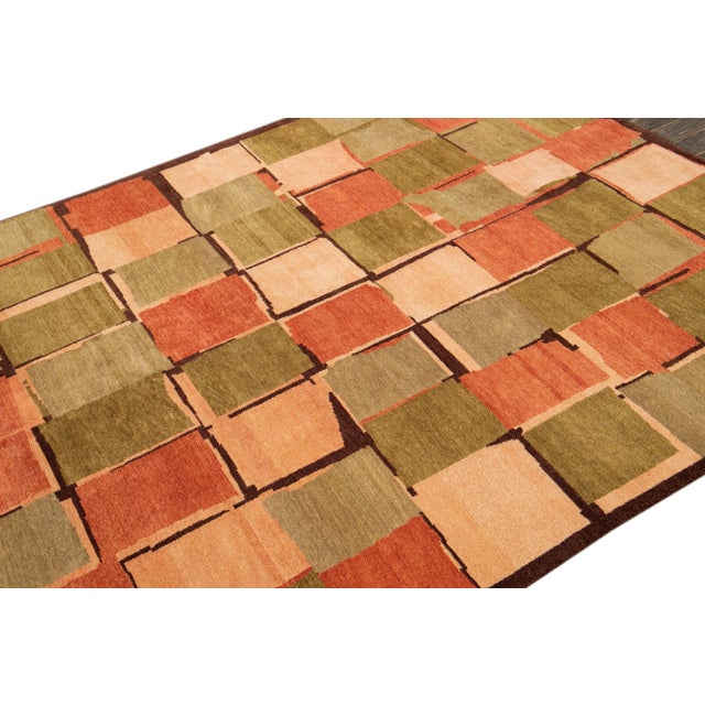 2010s Modern Wool & Silk Tibetan Rug With Geometric Design in Green & Orange For Sale In New York - Image 6 of 7
