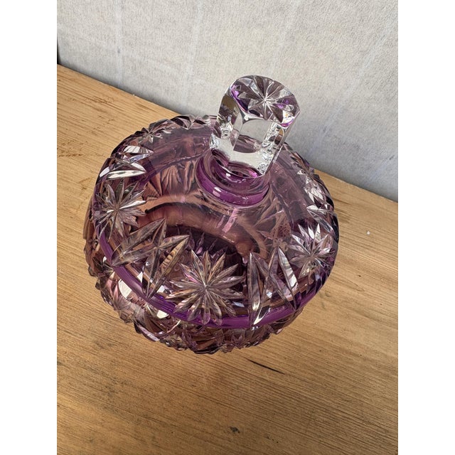 Boho Chic Bohemian Amethyst Cut Crystal Lidded Bowl or Bonbonnière, 20th Century For Sale - Image 3 of 12