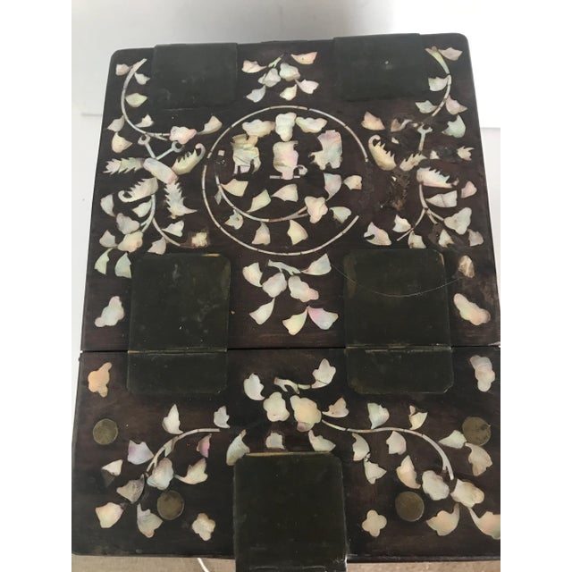 Chinese Qing Dynasty Mother of Pearl Shell Inlay Hardwood Jewelry Box With Shell For Sale - Image 10 of 10