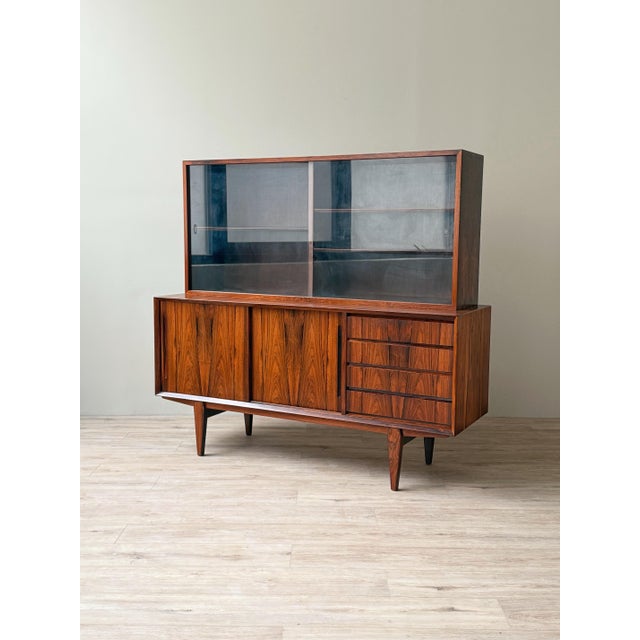 Mid-Century Modern Danish Modern Rosewood Two-Piece Sideboard and Hutch by Hundevad & Co. For Maurice Villency For Sale - Image 3 of 12