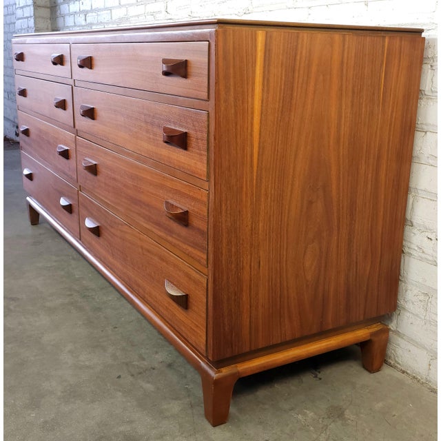 Brown 1960s Elegant Restored Mid Century Modern Long Low 8 Drawer Dresser Hi-End Walnut For Sale - Image 8 of 16