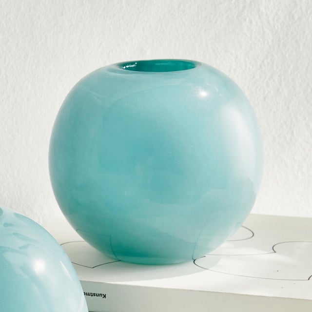 Kenneth Ludwig Chicago Cirrus Vase Small For Sale - Image 4 of 4