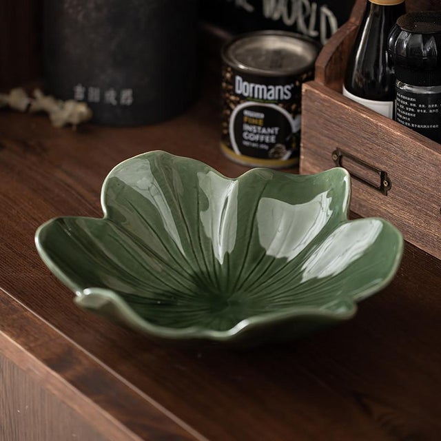 Green Petal-Shaped Fruit Dish – Pair For Sale - Image 4 of 7