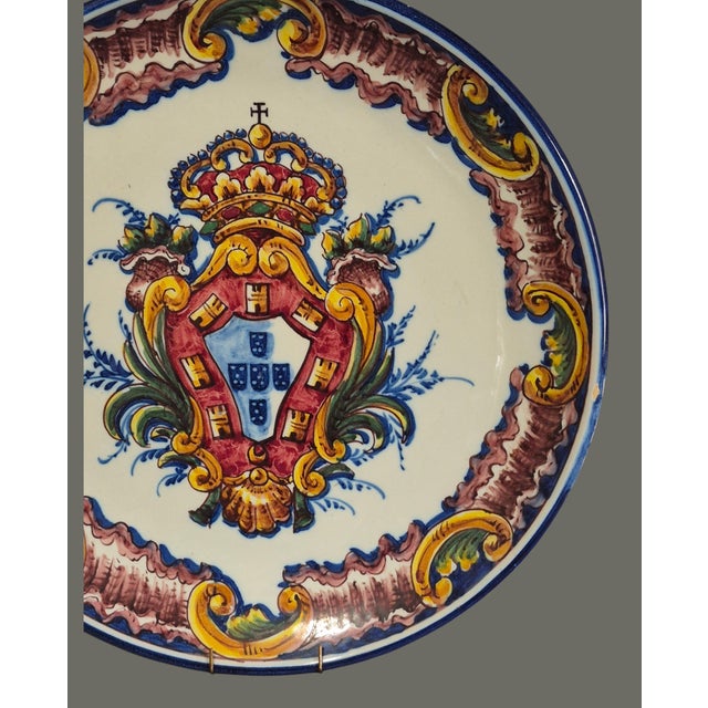 Rustic European Vintage Faience F. Sant 'Anna Portugal Majolica Coat of Arms Wall Hanging Platter For Sale - Image 3 of 13