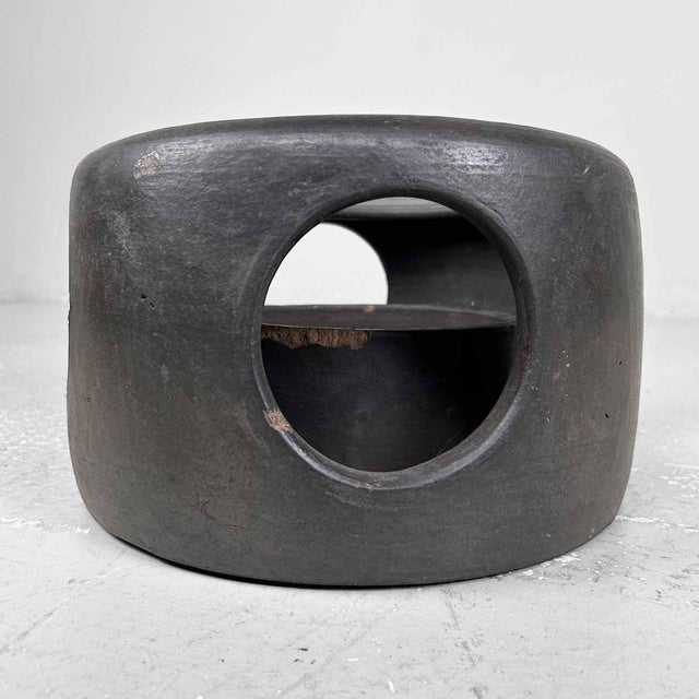 Elegant Japanese terracotta hibachi from the Meiji period Dimensions: height 17 cm, diameter 28 cm. This type of hibachi...