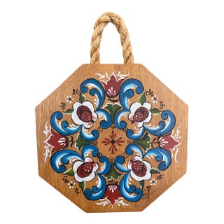 1977 Hand Painted Norwegian Rosemaling Wall Plaque With Rope Handle - Signed Folk Art. For Sale