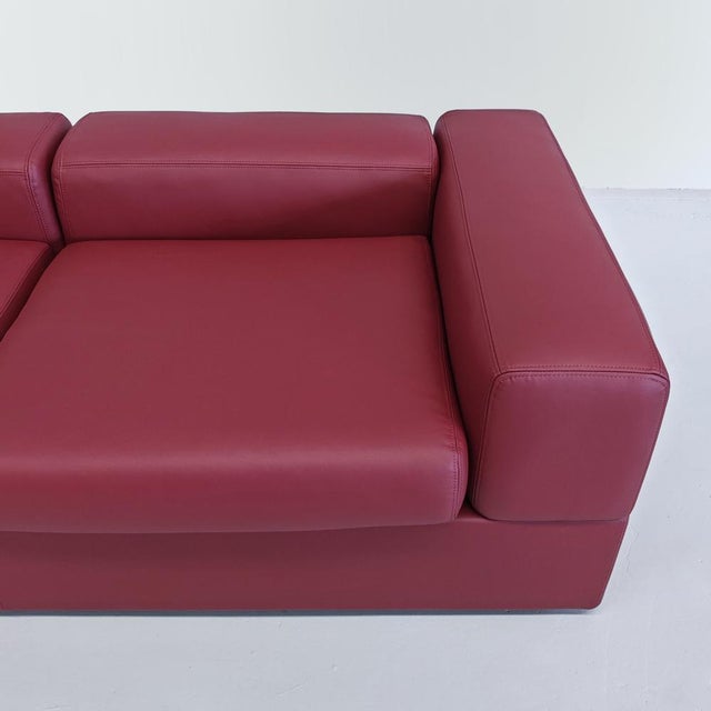 Animal Skin Model 711 Daybed Sofa in Red Leather attributed to Tito Agnoli for Cinova, 1970s For Sale - Image 7 of 17