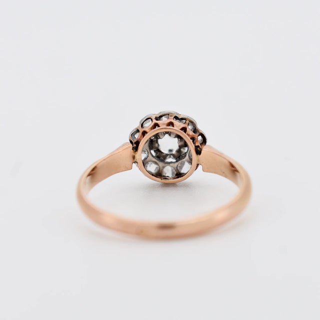 Early 20th Century Marguerite Gold and Diamond Ring circa 1900, Size 5.75 For Sale - Image 5 of 5