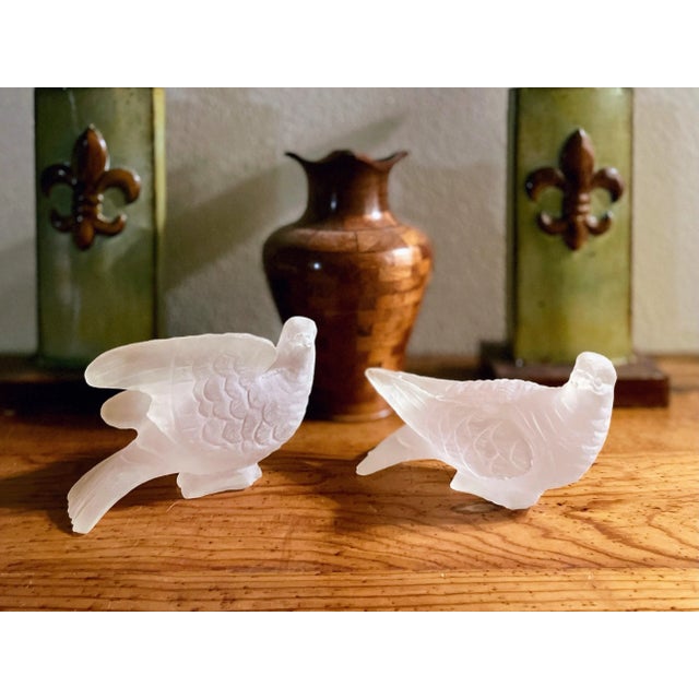 An exquisite set of Mid Century Dorothy Thorpe frosted resin lucite dove figurines. Both have the Dorothy Thorpe maker...