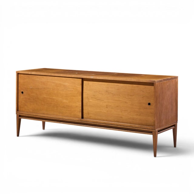 Mid-Century Modern Paul McCobb for Planner Group Mid Century Maple Sliding Door Credenza For Sale - Image 3 of 10