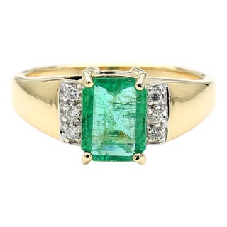 1.60 Carat Emerald & Diamond 14k Gold Classic Set Ring, Size 7.25 For Sale