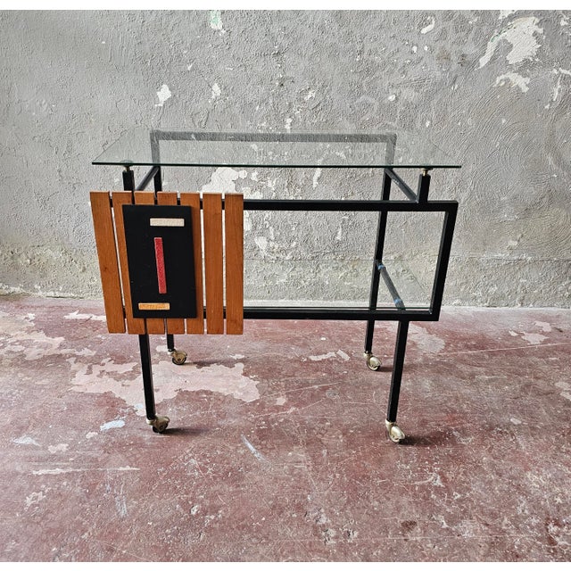 Splendid bar/food trolley dating back to 1950. Black painted iron frame and two glass shelves. Good condition.