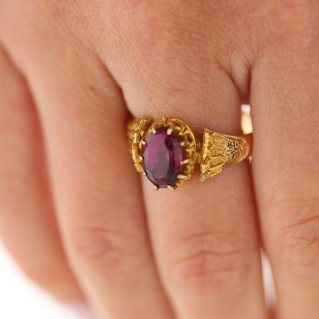 Vintage Oval Rodolite Garnet Victorian Revival in 18k Yellow Gold Solitaire Ring, Size 10.5 For Sale - Image 10 of 17