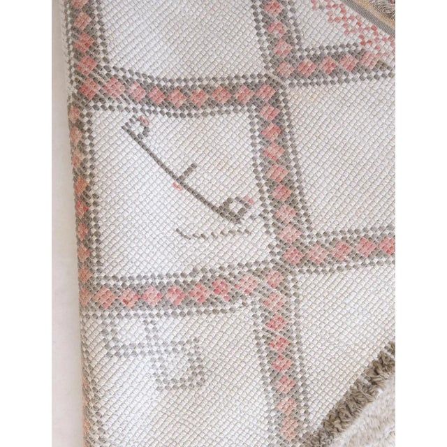 1980's Off-White Moroccan Beni Ourain Rug - 11.2 X 6.2 Ft For Sale - Image 10 of 10