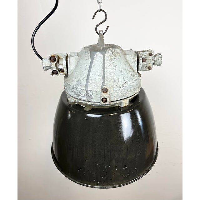 Metal Industrial Explosion Proof Lamp with Black Enameled Shade from Elektrosvit, 1970s For Sale - Image 7 of 16