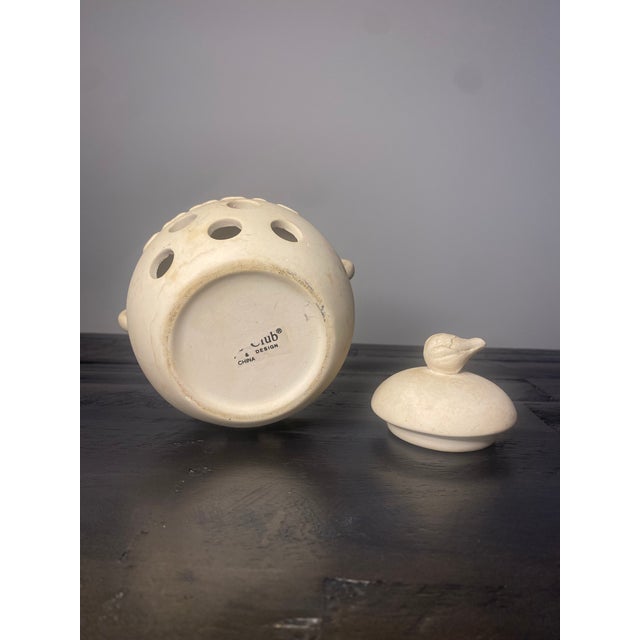 Farmhouse Vintage Cook's Club Ceramic Garlic Keeper With Garlic-Shaped Finial For Sale - Image 3 of 5