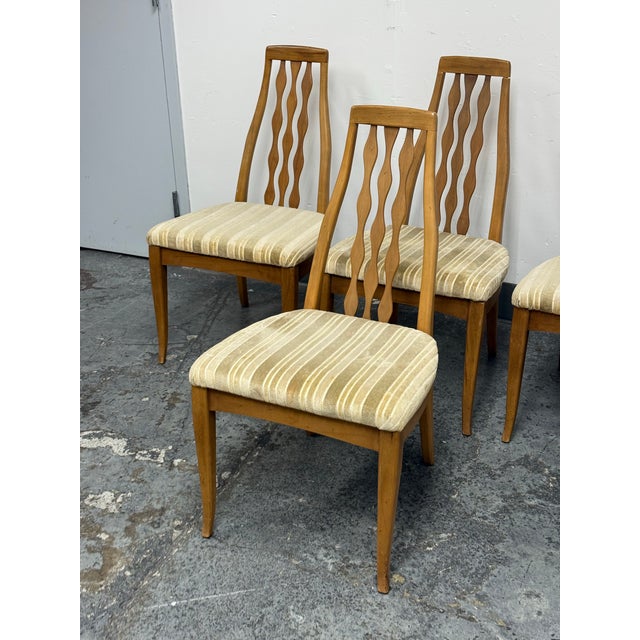 American of Martinsville Mid 20th Century Sculpted Spindle-Back Dining Chairs, Set of Four For Sale In San Francisco - Image 6 of 12
