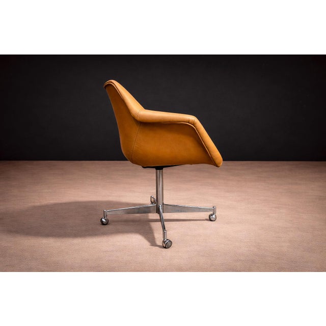 Mid-Century Modern Armchair in Leather and Metal, Jorge Zalszupin, 1960s For Sale In New York - Image 6 of 11