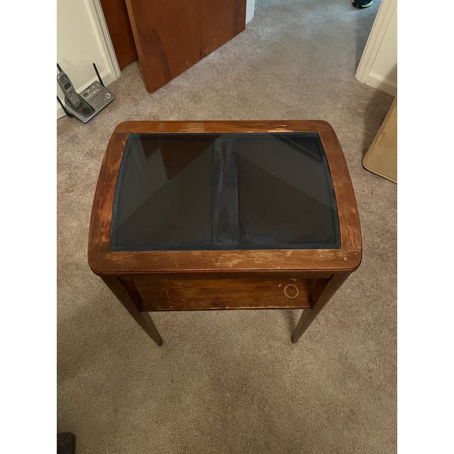 Mid-Century Hollywood Regency 2-Tier Side Table With Smoky Black Glass Top - Model 6099 For Sale - Image 4 of 7