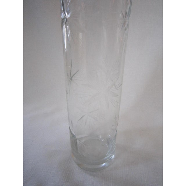 Charming Mid Century Star Burst etched decanter. Tall, slender shape. It measures 16"H x 3"D and is in excellent condition.