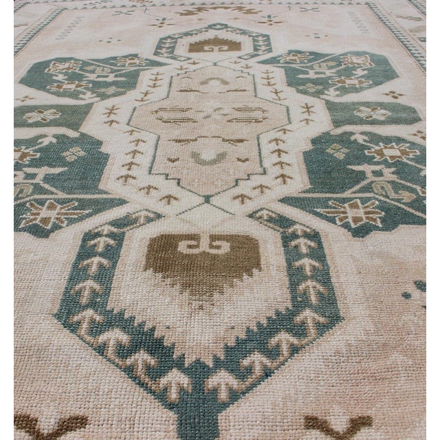 Mid 20th Century Vintage Turkish Oushak Rug Featuring Soft Ivory Field With Green 4'9 X 7'2 For Sale - Image 5 of 11