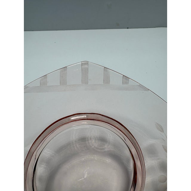 American Vintage Pink Elegant Glass Handled Serving Dish, Cambridge Style, C. 1938–1948 For Sale - Image 3 of 4