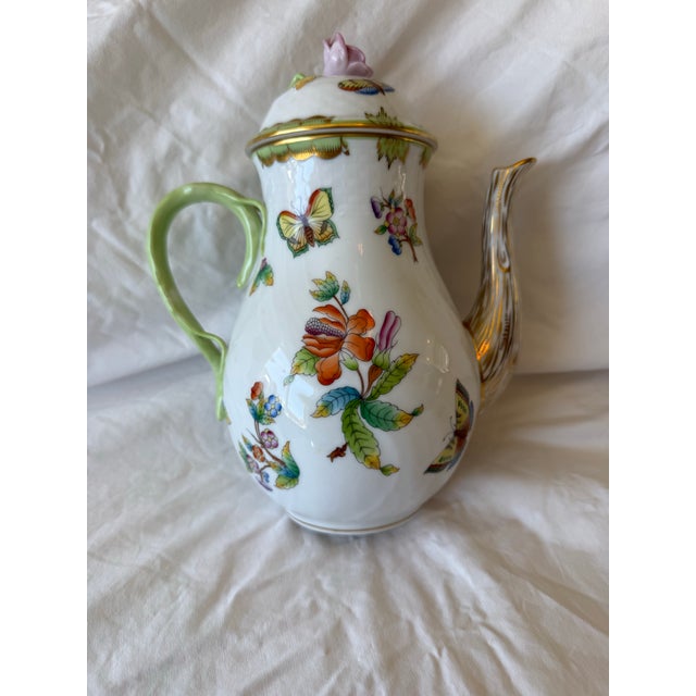 Mid-20th Century Herend Hungary "Queen Victoria" Hand-Painted Porcelain Tea Service With Serving Tray - 18 pcs For Sale - Image 9 of 12