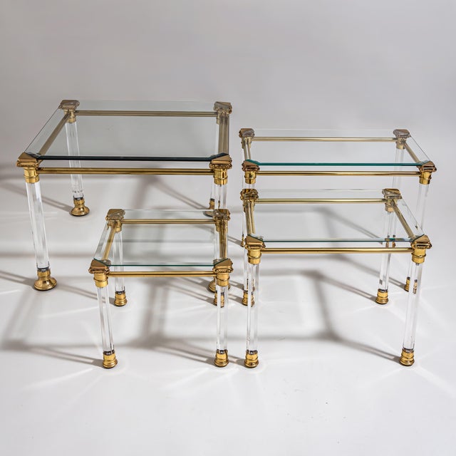 Coffee Tables in Acrylic Glass and Brass, Italy, Late 20th Century, Set of 2 For Sale - Image 3 of 12