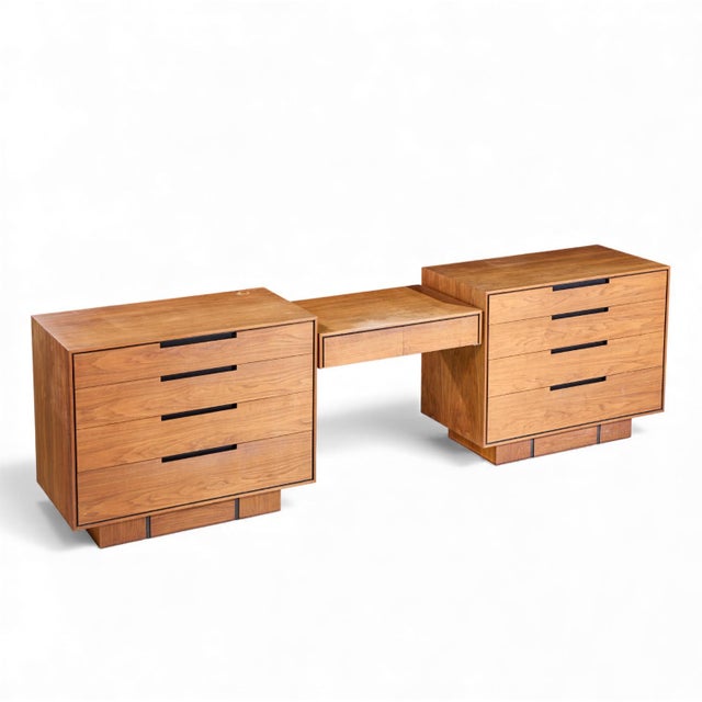 Vladimir Kagan for Dreyfuss Mid 20th Century Walnut and Lucite Vanity Dresser For Sale - Image 11 of 11