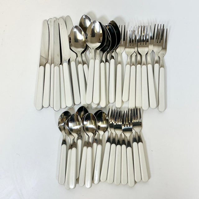 Mid-Century Modern 1970s Vintage Boho Chic Contemporary Stainless Steel White Handle Flatware - Set of 40, Service for 8 For Sale - Image 3 of 12