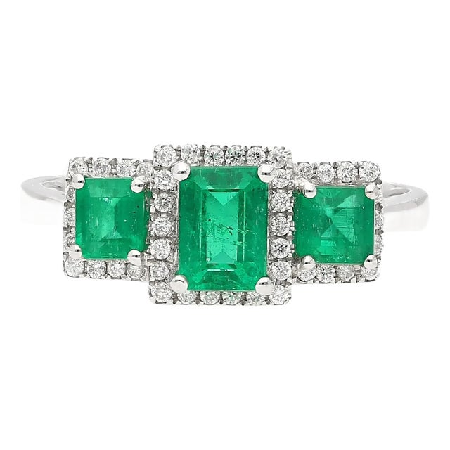 1.03 Carat Emerald and Diamond 3-Stone Ring in 18k White Gold Setting Size 7.5 For Sale