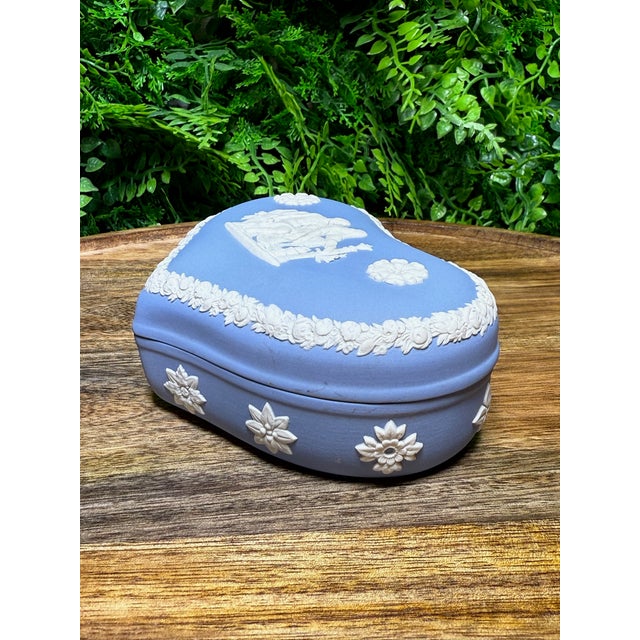 Mid 20th Century Vintage Wedgwood Jasperware Heart-Shaped Trinket Box For Sale - Image 5 of 12