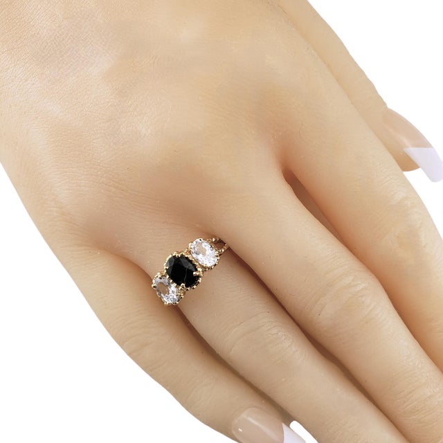 Blue Mid 20th Century 14 Karat Yellow Gold Blue and White Sapphire Ring Size 6 For Sale - Image 8 of 9