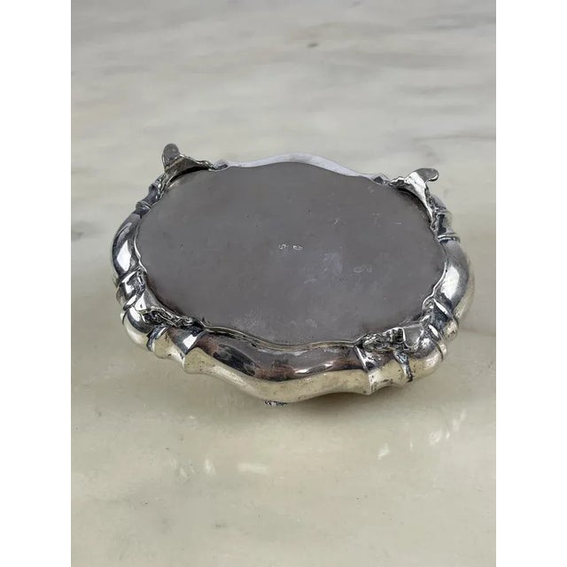 Jewelery box in 800 thousandths silver. Italian production from the 60s. Embellished with a natural lapis lazuli, oval cut...