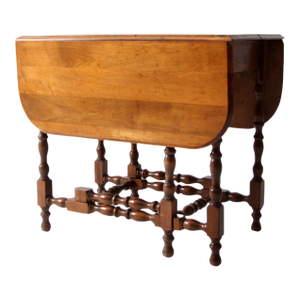 Early American Gate Leg Drop Leaf Table