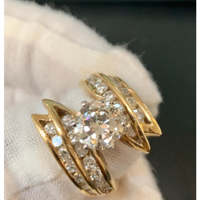 Contemporary 1.5 Carat Solitaire Round Shape 2.5 Total Diamond Engagement 14 Yellow Gold Ring For Sale - Image 3 of 18