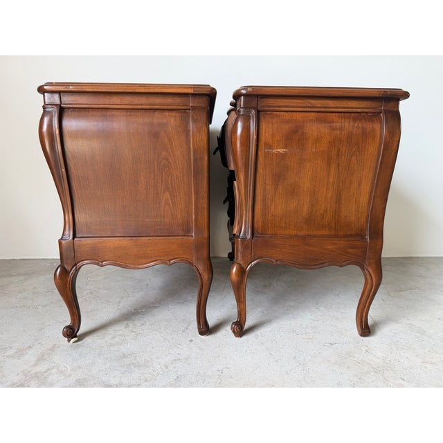 1970s Vintage Louis XV Style French Provincial Nightstands - A Pair For Sale - Image 5 of 17