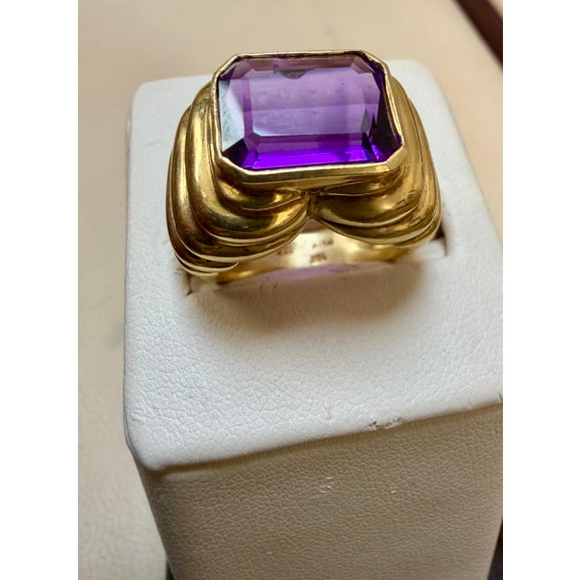 Purple 6 Carat Emerald Cut Amethyst Unisex Bezel Set Cocktail Ring in 18 Kt Yellow Gold For Sale - Image 8 of 8