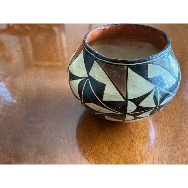 Really lovely piece of Acoma Pueblo pottery produced by a native American from New Mexico. It is a polychrome multicolored...