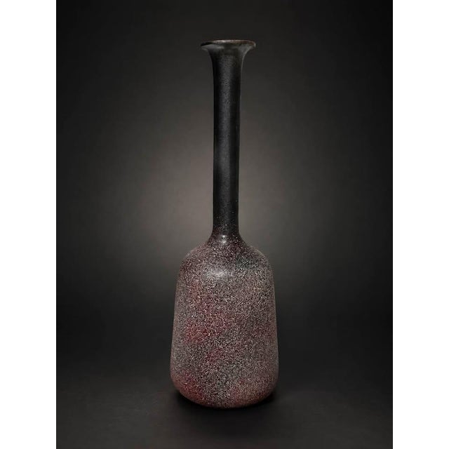 Mid-Century Modern Vintage Textured Studio Pottery Vase in Charcoal and Burgundy, 20 Inches For Sale - Image 3 of 4