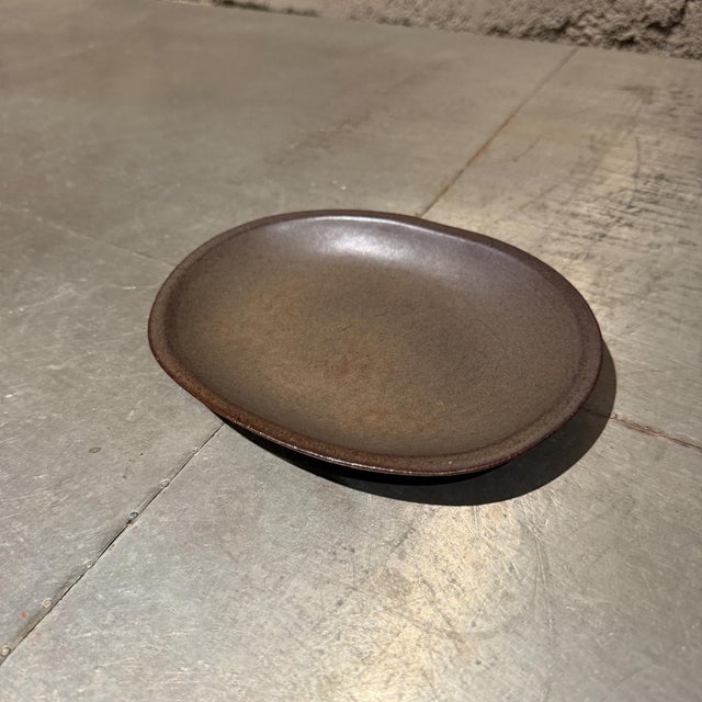 Ceramic Textured Stoneware Oval Tray Attributed to Gordon & Jane Martz in Earthy Bronze For Sale - Image 7 of 7