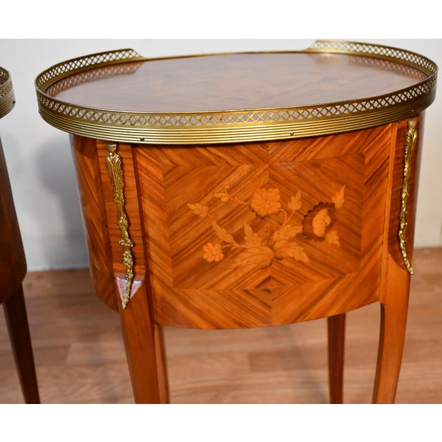 1930s French Style Satinwood Inlaid Pair of Nightstands / Bedside Tables, 2 Pieces For Sale - Image 13 of 17