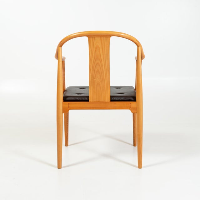 1990s Wegner "China Chair" for Fritz Hansen in Cherry and Leather For Sale In Seattle - Image 6 of 12