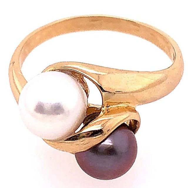 Gold 14 Karat Yellow Gold White and Black Cultured Pearl Free Form Ring, Size 9.5 For Sale - Image 8 of 8