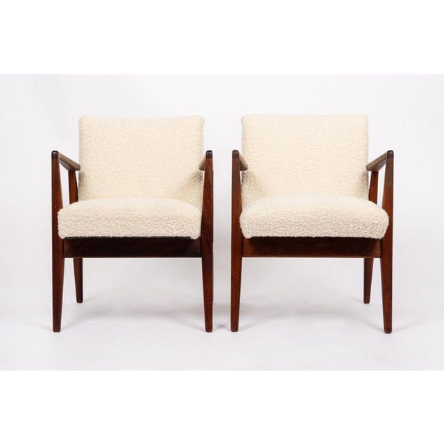 This pair of vintage mid century modern lounge chairs were designed by Jens Risom circa 1960. The classic Danish modern...