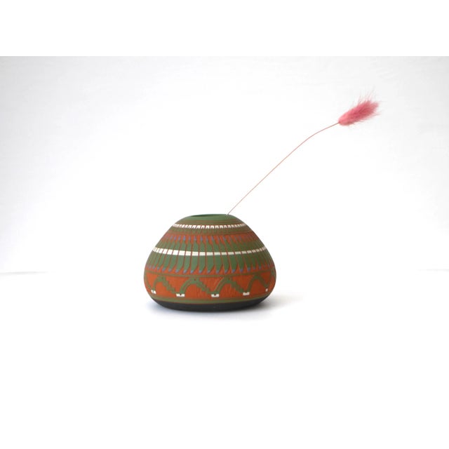 Mid-Century Modern Vintage Navajo Pottery Ceramic Vase with Glazing from Tanya & Garrett Bennett, 1970s For Sale - Image 3 of 10
