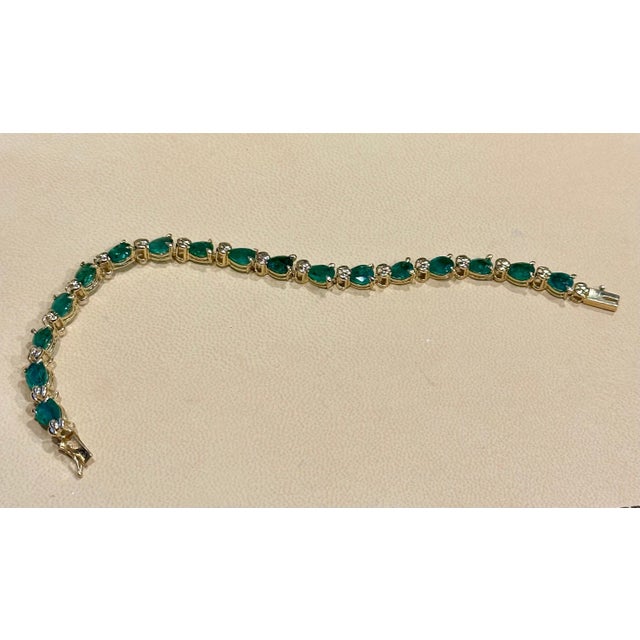 Emerald 9 Carat Natural Brazil Emerald Tennis Bracelet 14 Karat Yellow Gold 7 " For Sale - Image 8 of 18