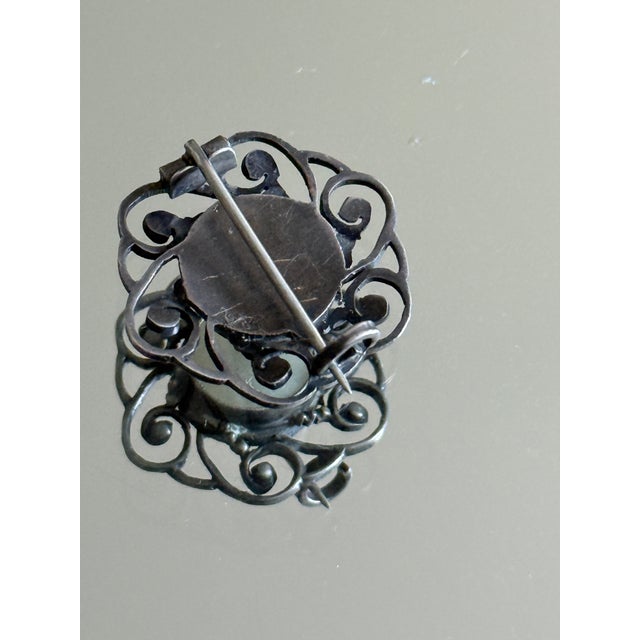 1910s Late Victorian/Edwardian Filigree Mother of Pearl Brooch For Sale - Image 10 of 11