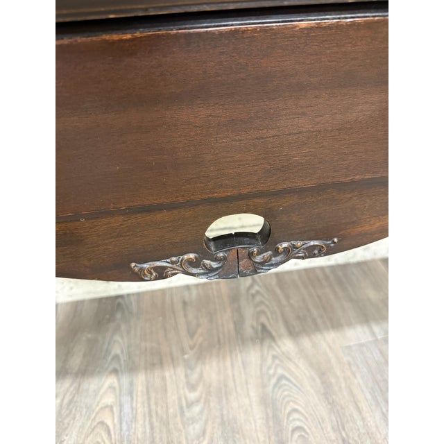 Vintage Queen Anne Style Mahogany China Cabinet Display Cabinet Curio Bookshelf For Sale - Image 11 of 14